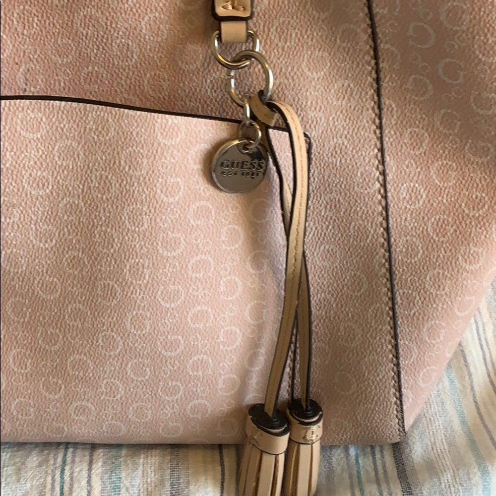 Guess purse - Picture 2 of 2